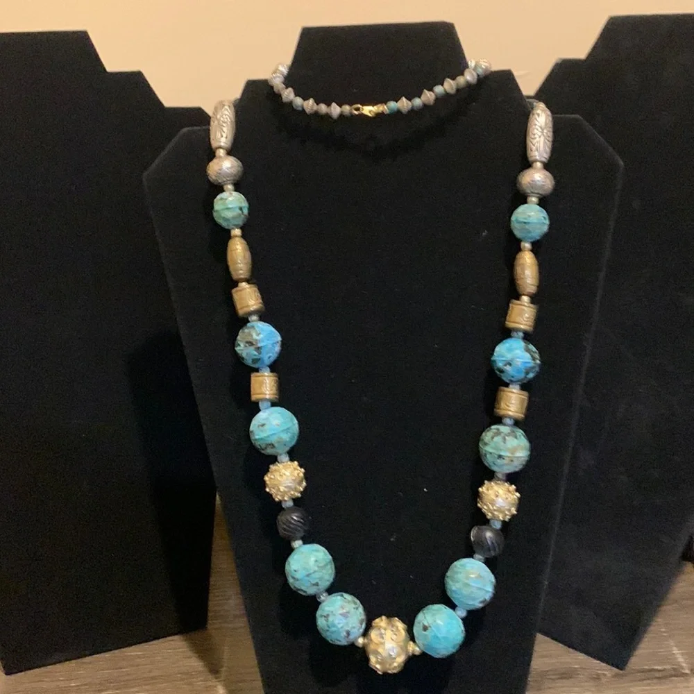 Vintage lg blue/gold bead necklace w/ a spring‎ clasp